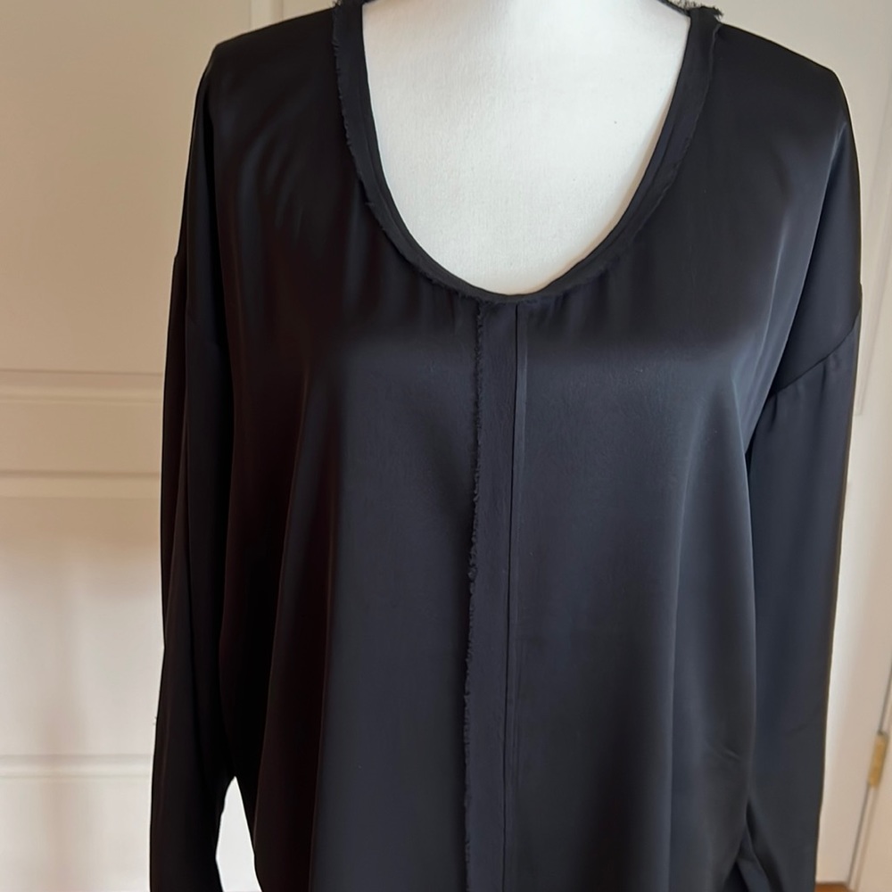 Elie Tahari chic black scoop neck silk blouse with frayed edge trim